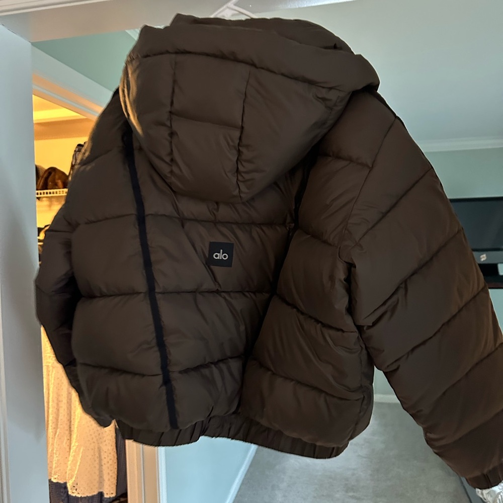 ALO Yoga Dark Brown Puffer Jacket - Picture 2 of 7